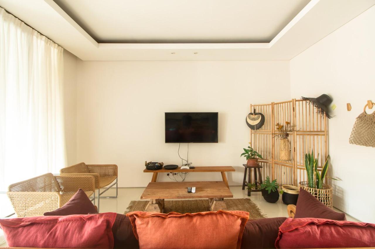 Pelangi 148 Beach Suites Семиняк Екстериор снимка
