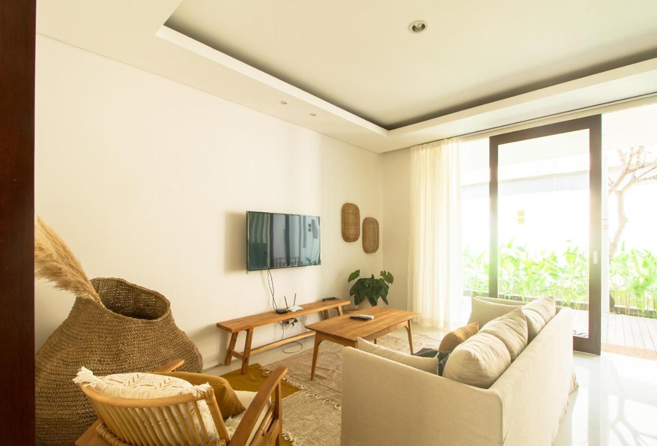 Pelangi 148 Beach Suites Семиняк Екстериор снимка